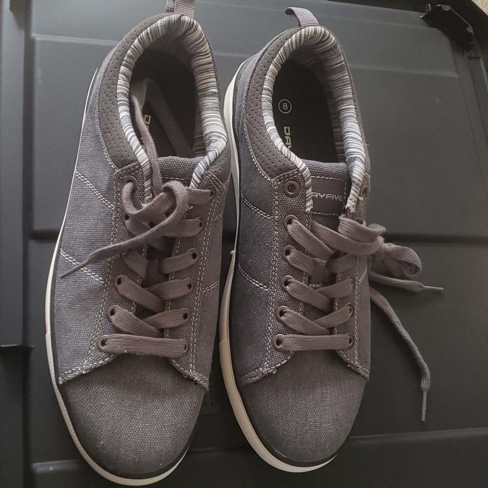 Day Five size 8 men's Ethan shoes new without tags